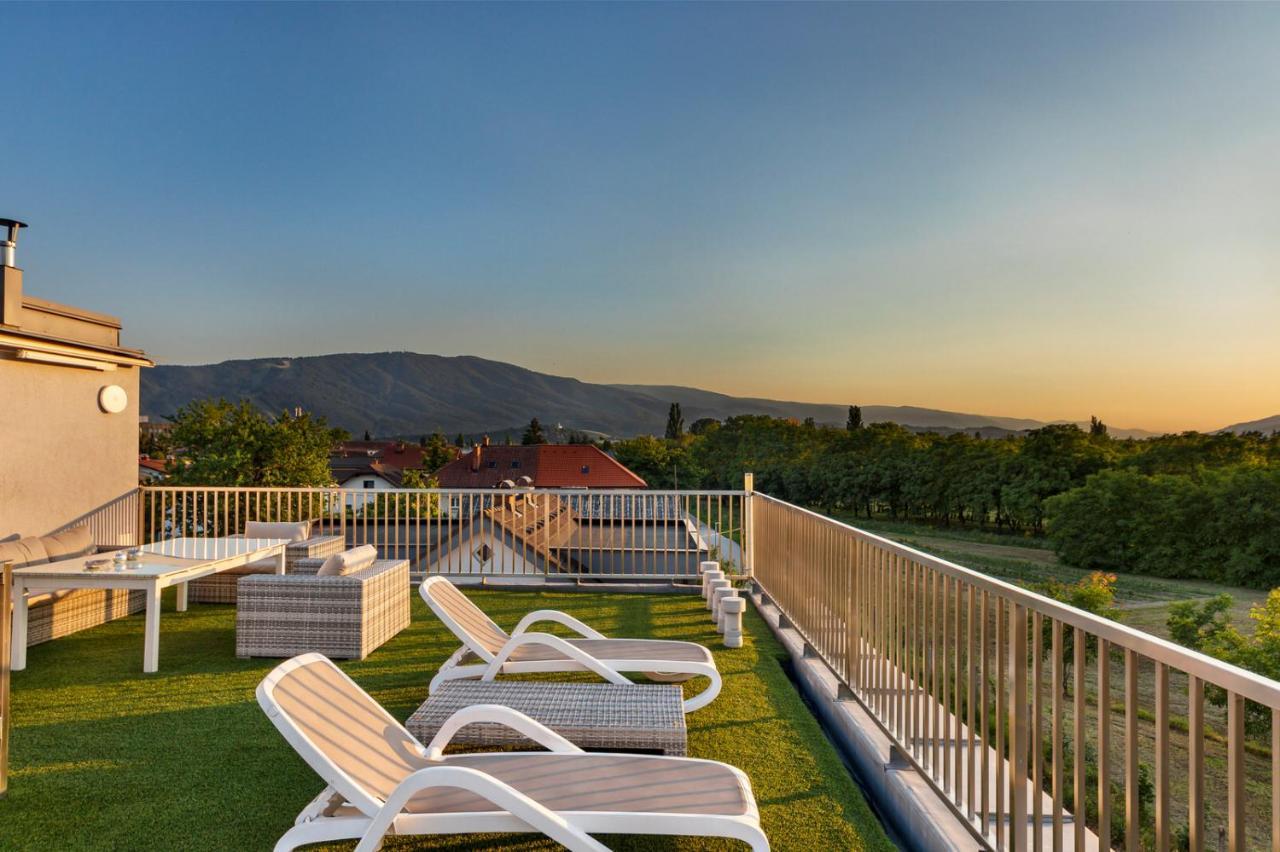 Contemporary Apartment With Rooftop Terrace In Μαριμπόρ Εξωτερικό φωτογραφία